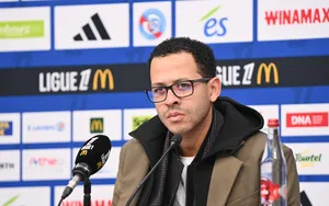 Strasbourg : Liam Rosenior annonce l’arrivée d’une pépite de Manchester City !