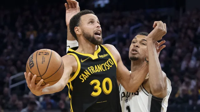 NBA : Curry, Wemby, James, À qui profite réellement la nouvelle règle du “High Five” ?