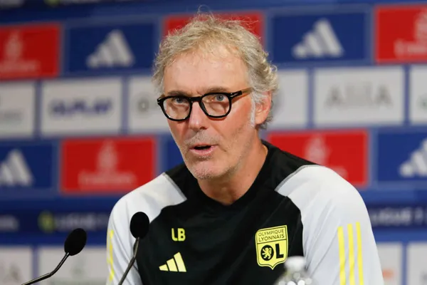 Laurent Blanc pourrait diriger son dernier match sur le banc de l'OL ce dimanche face au PSG (iconsport)