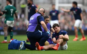6 Nations : Un ancien rugbyman allume l’arbitrage sur la blessure d’Antoine Dupont