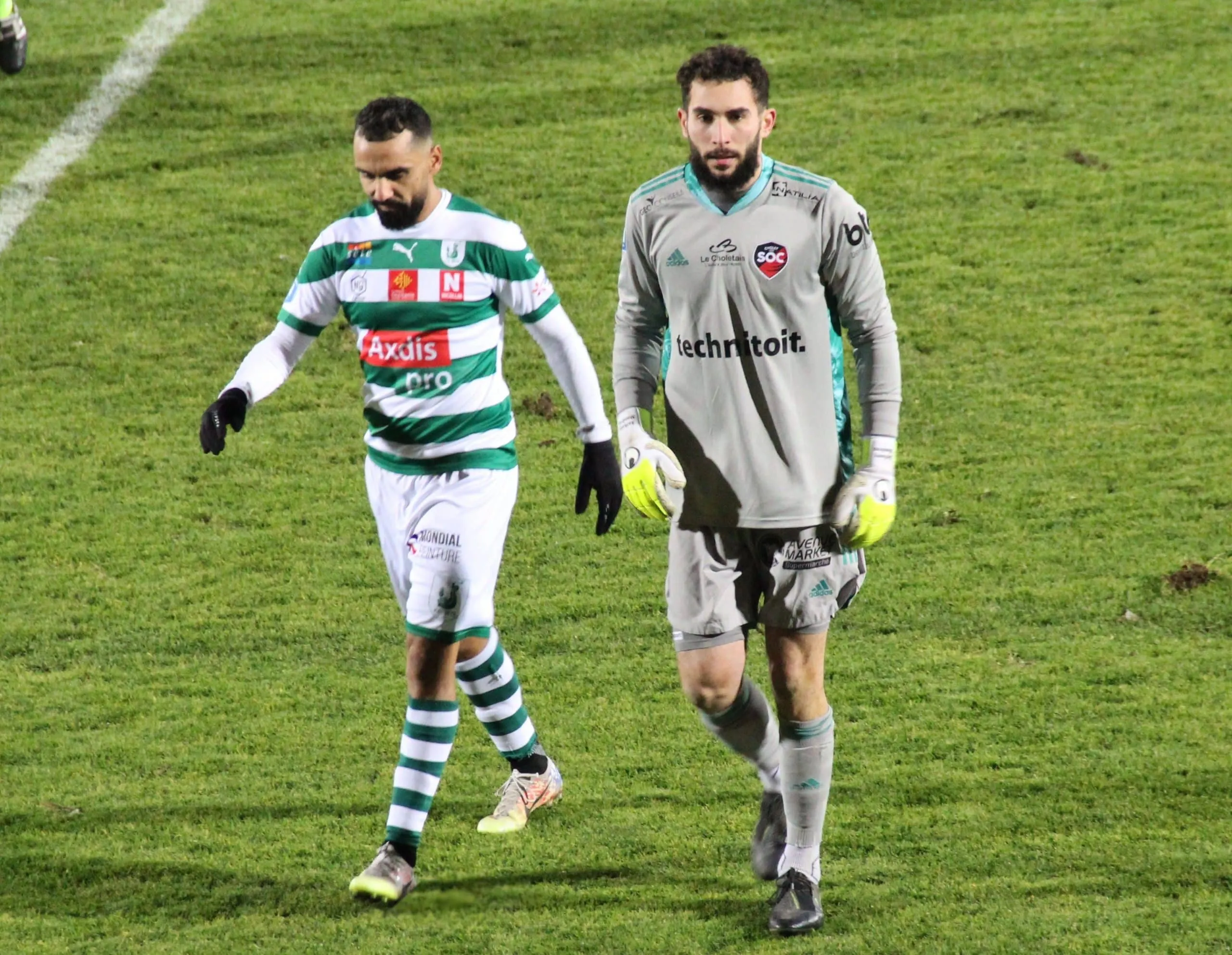 Mandrea avec Bouderbal lors de Sète - Cholet (0-0)