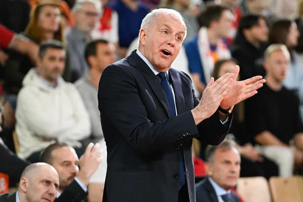 Zeljko Obradovic, entraîneur mythique du basket européen, sur le banc du Partizan en Euroleague