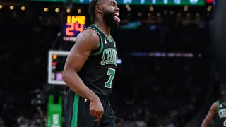 NBA : Jaylen Brown dépose un dunk monumental en finale ! (vidéo)