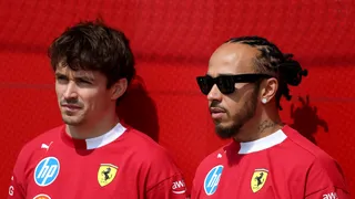 F1 : Après Vasseur, le patron Ferrari s’en prend à Lewis Hamilton et Charles Leclerc
