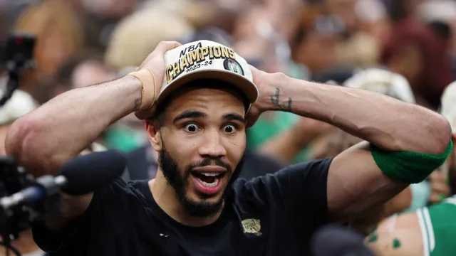 NBA : Jayson Tatum entre dans l’histoire des Playoffs