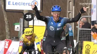 Giacomo Nizzolo coiffe Bora Hansgrohe à Chalette-sur-Loing