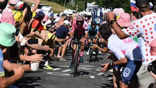 Tour de France 2023 : une grosse chute neutralise la 14e étape