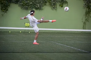 Ça m’énerve les footeux qui jouent au tennis !