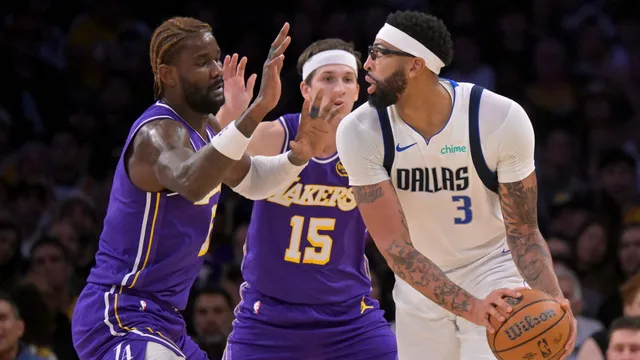 Lakers : DeAndre Ayton lance un missile à Anthony Davis 