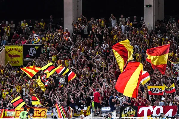 Malgré un début de saison catastrophique, leRC Lens peut encore espérer des jours meilleurs (iconsport)