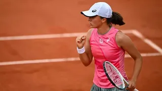 Roland-Garros (F) : Iga Świątek bousculée mais qualifiée
