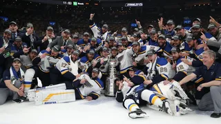 Les Blues de St. Louis remportent leur première Stanley Cup !