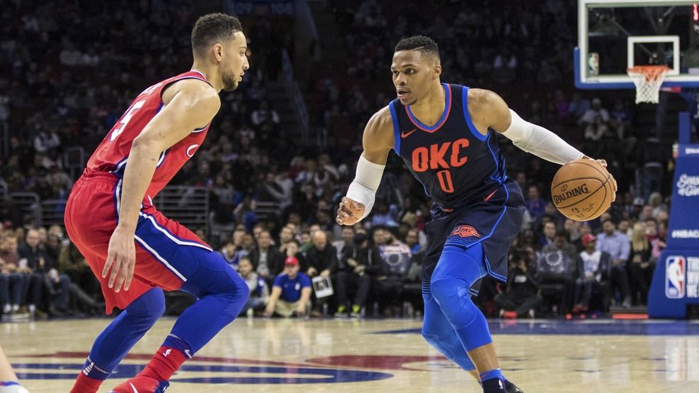 westbrook face à Simmons lors de la dernière opposition entre les deux franchises.