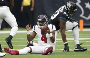 La ligne offensive des Texans encore incapable de protéger son quarterback...