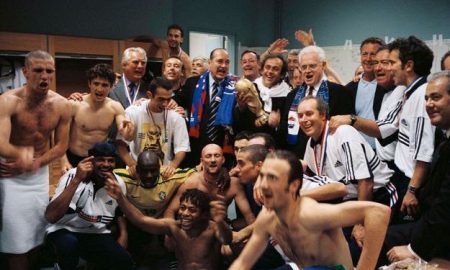 Jacques Chirac dans le vestiaire de l'Equipe de France lors de la Coupe du Monde 1998