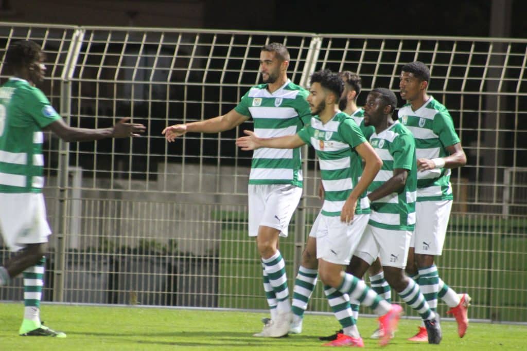 Célébration collective après l'ouverture du score signée Sbaï