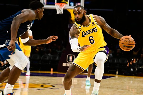 Les Lakers éliminés des Playoffs NBA 2023 : LeBron James envisage