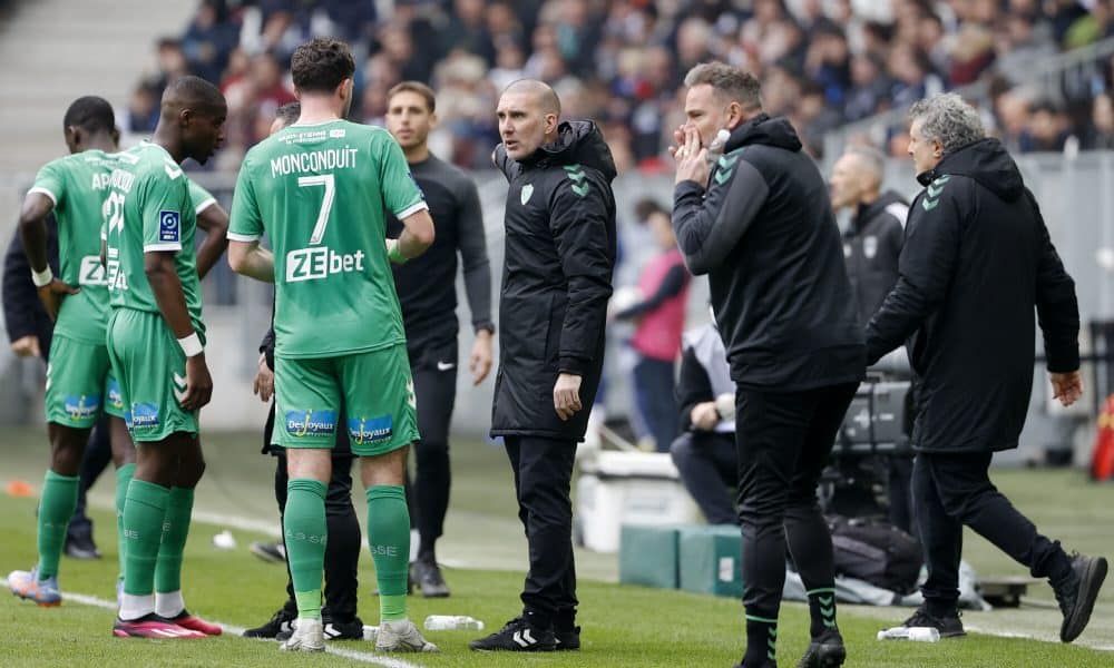 Niels Nkounkou pourrait déjà quitter l'ASSE et son coach Laurent Batlles cet été. L'Eintracht Francfort est notamment sur les rangs pour l'enrôler (iconsport)